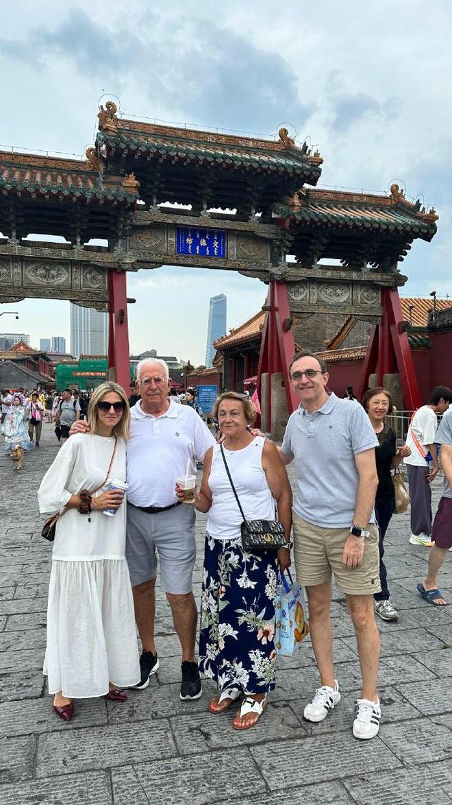 吃饺子&游览沈阳故宫 辽篮助教乌戈带着家人在沈阳游玩