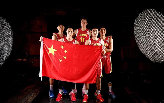 男篮12人名单出炉！2人出局，郭士强爱徒挤掉徐杰，北京前锋上位