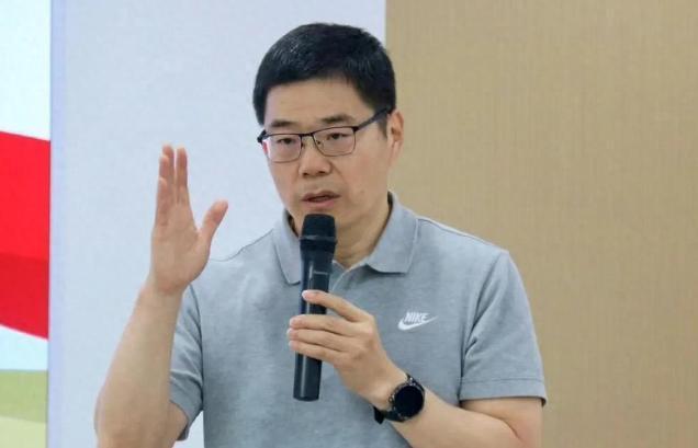 篮协主席下狠手禁赛男篮，对女篮换帅却沉默，为何态度反差这么大