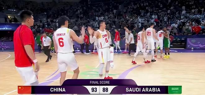 中国男篮险胜沙特，迎战印度！郭帅弃用王俊杰，赛后透露两大原因