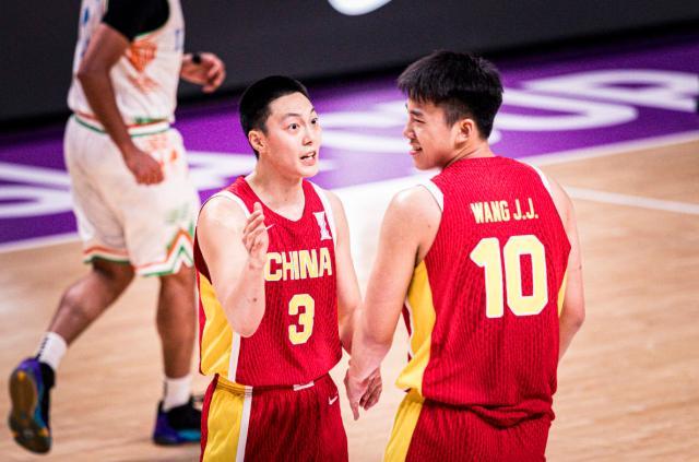 王俊杰首发 胡明轩回暖！中国男篮赢球同时有调整
