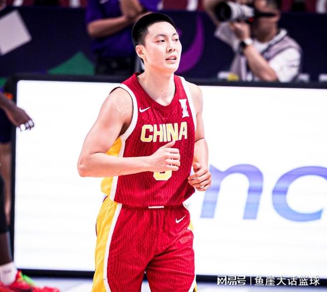 中国男篮大胜印度男篮！胡明轩三分爆发，王俊杰5中5，裁判引争议
