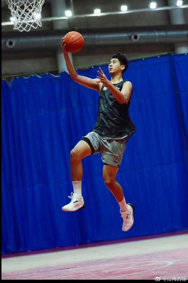 媒体人：吕加晖在于米提交易中被送到广州男篮
