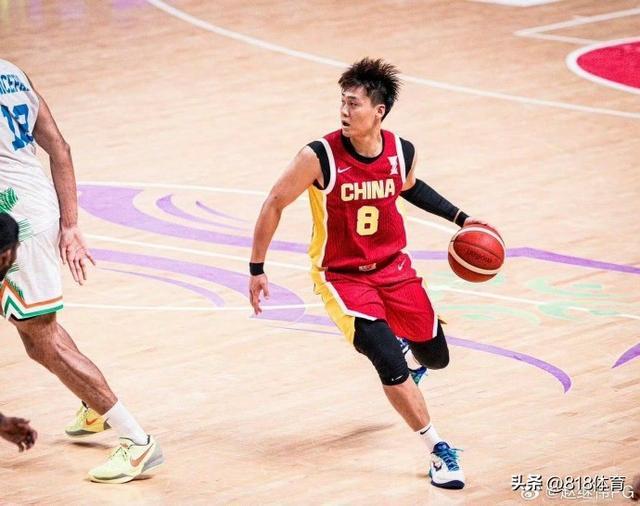 赵继伟:中国男篮每次聚餐都是队长买单 我们有个没有郭导的球员群