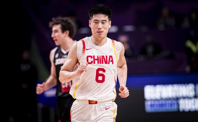 力压胡金秋赵睿夺奖！中国男篮26岁神枪崛起：轰20分+5记三分太准