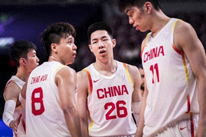 失望！中国男篮两大“关系户”合砍0分，球迷：太不为郭导争气了