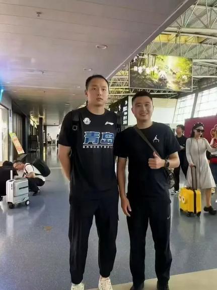 媒体人：浙江无力匹配青岛3年1800万合同，王奕博转会态度坚决，不惜放弃编制