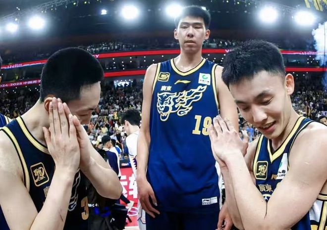 广东男篮再遭重击！徐昕申请交易，球队阵容面临大动荡