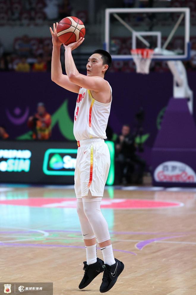 全场梦游！胡明轩7中0未取分仅得1板3助 三分5中0&正负值为-11