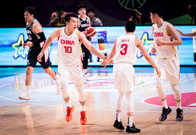 7中0，全场0分！可怕不是低迷，而是胡明轩的打法，拖累中国男篮