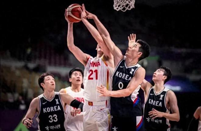 随着中国男篮79-71淘汰韩国，评分出炉：2人大功臣满分，2人拉胯