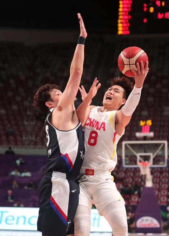 中国男篮力克韩国 时隔十年重返亚洲杯四强