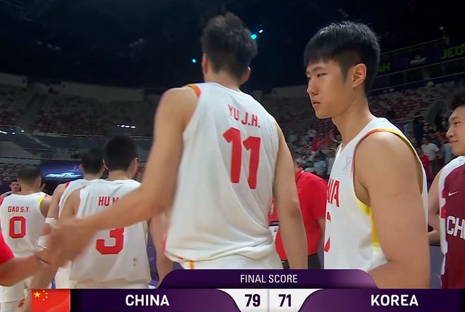 晋级四强！周琦大赞中国男篮1人：我很喜欢和他一起打球