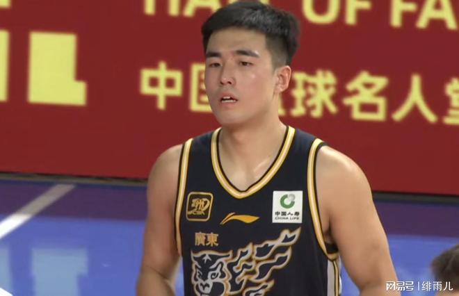 终于来了！广东内线“王炸”打爆青岛队，杜锋正式迎来争冠王牌！
