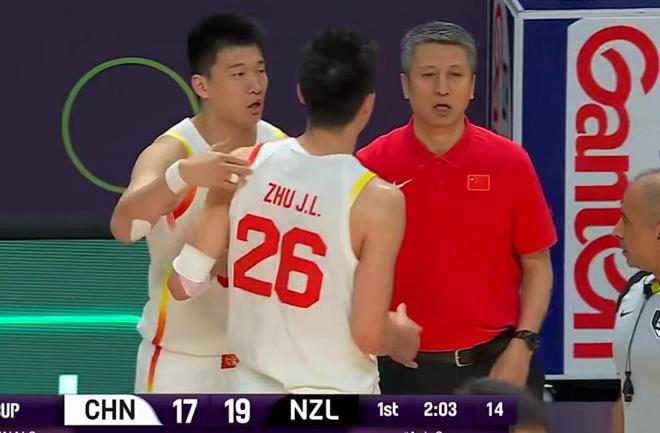 中国男篮98-84完胜新西兰，赵睿24+6泪洒赛场，廖三宁12+4大功臣