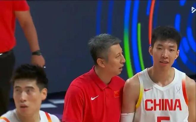 中国男篮拒绝逆转杀进决赛，赵睿带伤出战夺MVP！胡明轩自我救赎