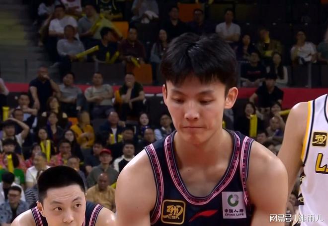 终于来了！广东队迎来“加强版徐杰”，男篮第一控卫打服杜锋！