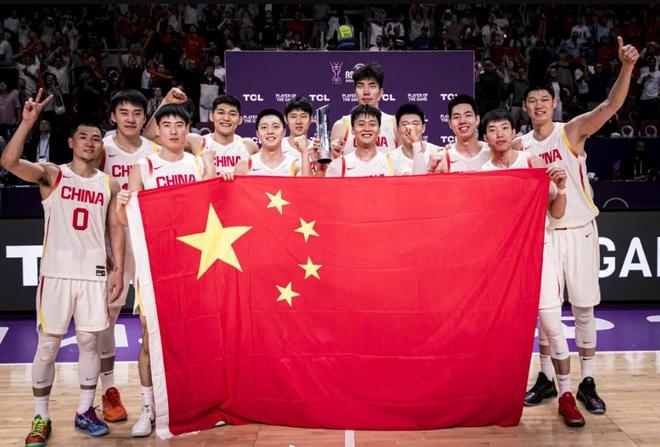 中国男篮打入决赛，人民日报祝贺，周琦说出取胜密匙，赵睿无大碍