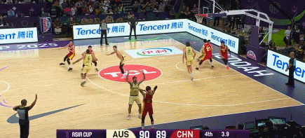 太可惜了！胡明轩最后时刻绝杀三分不中，中国男篮1分憾负澳大利亚