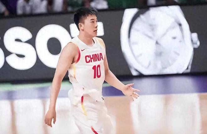 中国队丟冠之夜，他12中4帮倒忙，正负值全场最低