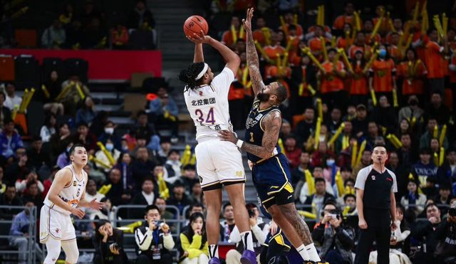 正式确定！CBA顶级内线加盟广东宏远，携手胡明轩，杜锋冲击冠军