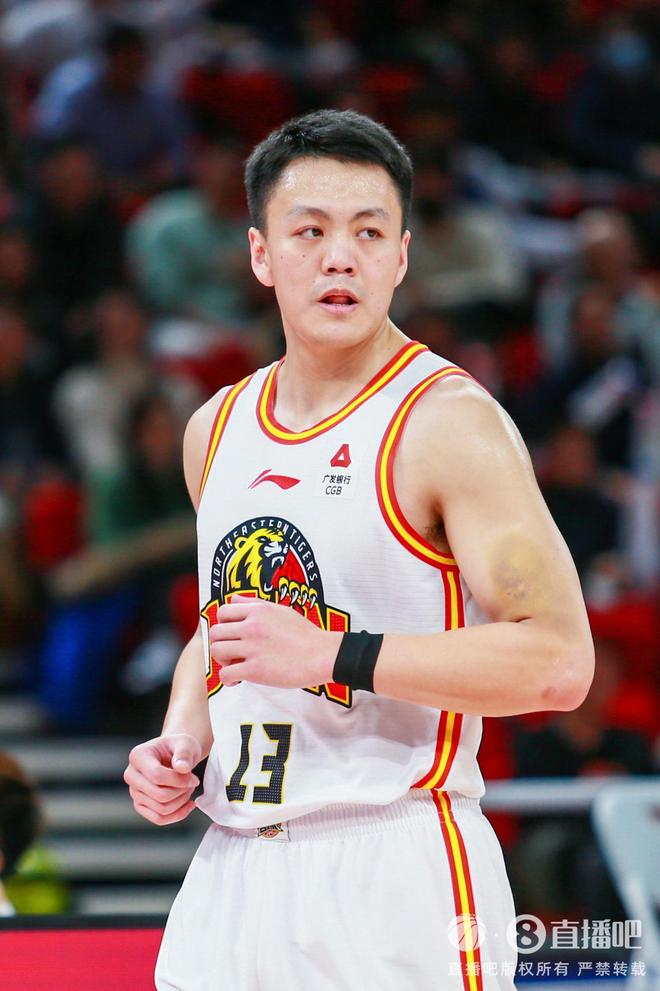 媒体人：姜宇星将和辽宁签下C类合同 赵率舟和刘雁宇加盟吉林