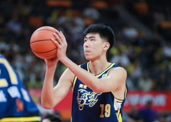 青岛队2换1报价徐昕，广东队还在犹豫；徐昕留队几乎不可能