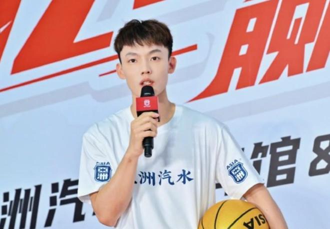 现身商业活动，徐杰：职业生涯有很多挫折，但还是要坚持下去