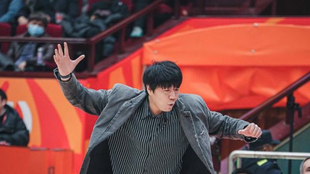 山东男篮爆冷输球！无缘大逆转，陈林坚首秀，张宁23分