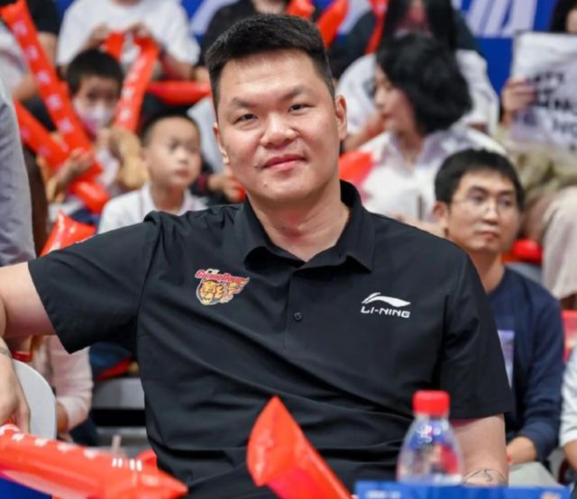正式确定！CBA顶级锋线完成转会，加盟广东宏远，朱芳雨一战封神