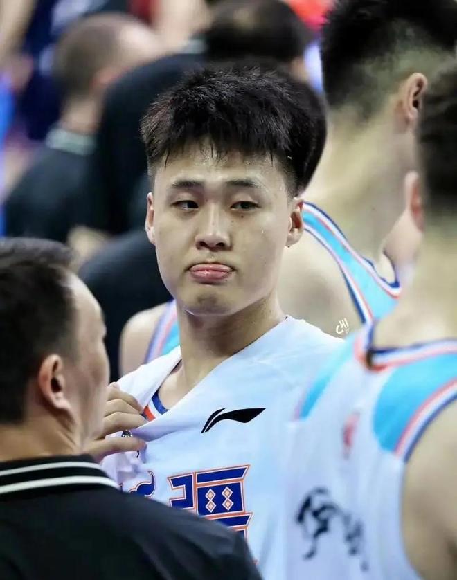 北京赵睿！广东崔永熙，上海张镇麟！谁是CBA休赛季最大赢家？