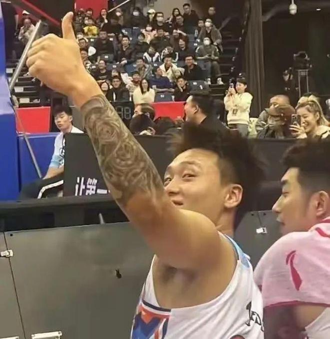 赵睿联手周琦！崔永熙转会广东，陈国豪回家！CBA啊，太热闹了！