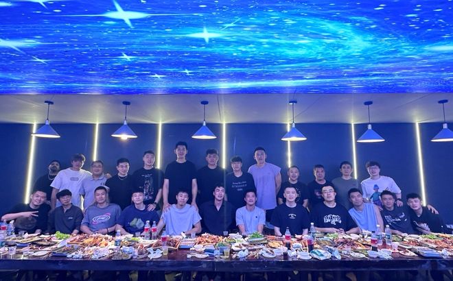 辽宁聚餐送别张镇麟、刘雁宇、赵率舟！韩德君在列，兄弟情深！