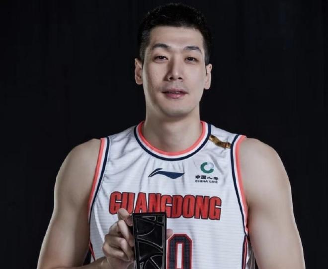 广东男篮注册球员更新：崔永熙预注册，任骏飞不在名单中