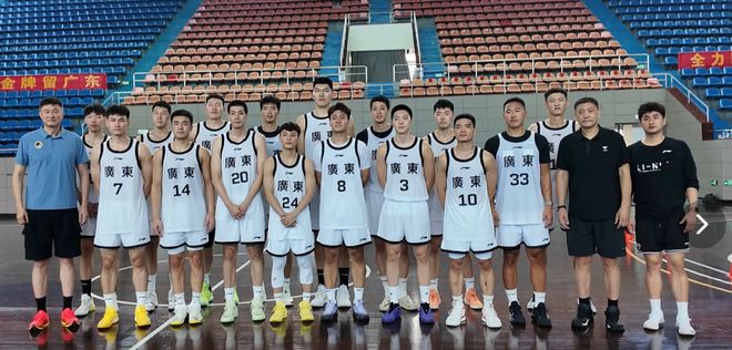 广东男篮全运会16人阵容：杜锋挂帅赵睿胡明轩领衔 多位新老国手