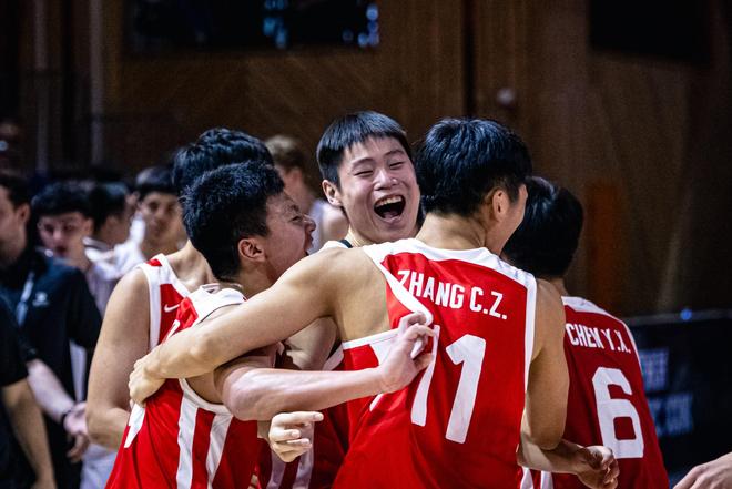那决赛呢？U16男篮和成年队均战胜新西兰晋级决赛，分差都为14分