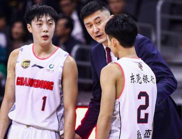 广东本土五个后卫+三个小外援，广东“五上五下“战术卷土重来