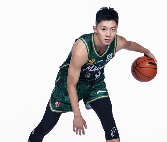 已经离队！广东旧将遭同曦放弃，上赛季场均5分2板或就此告别CBA