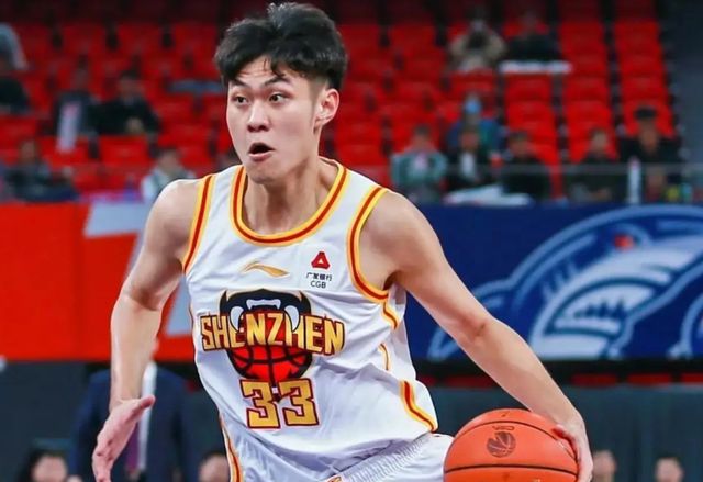 广东男篮7分险胜！拒绝大逆转，新援首秀40分，李奕臻10分