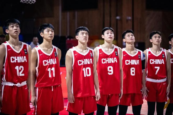 中国U16男篮荣获亚军，篮板球输30个，张懿赵杰13+5张子一9+7！