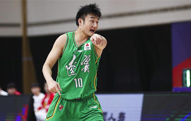 辽篮退役前锋又受伤，CBA有望恢复升降级，男篮前主帅接洽意大利