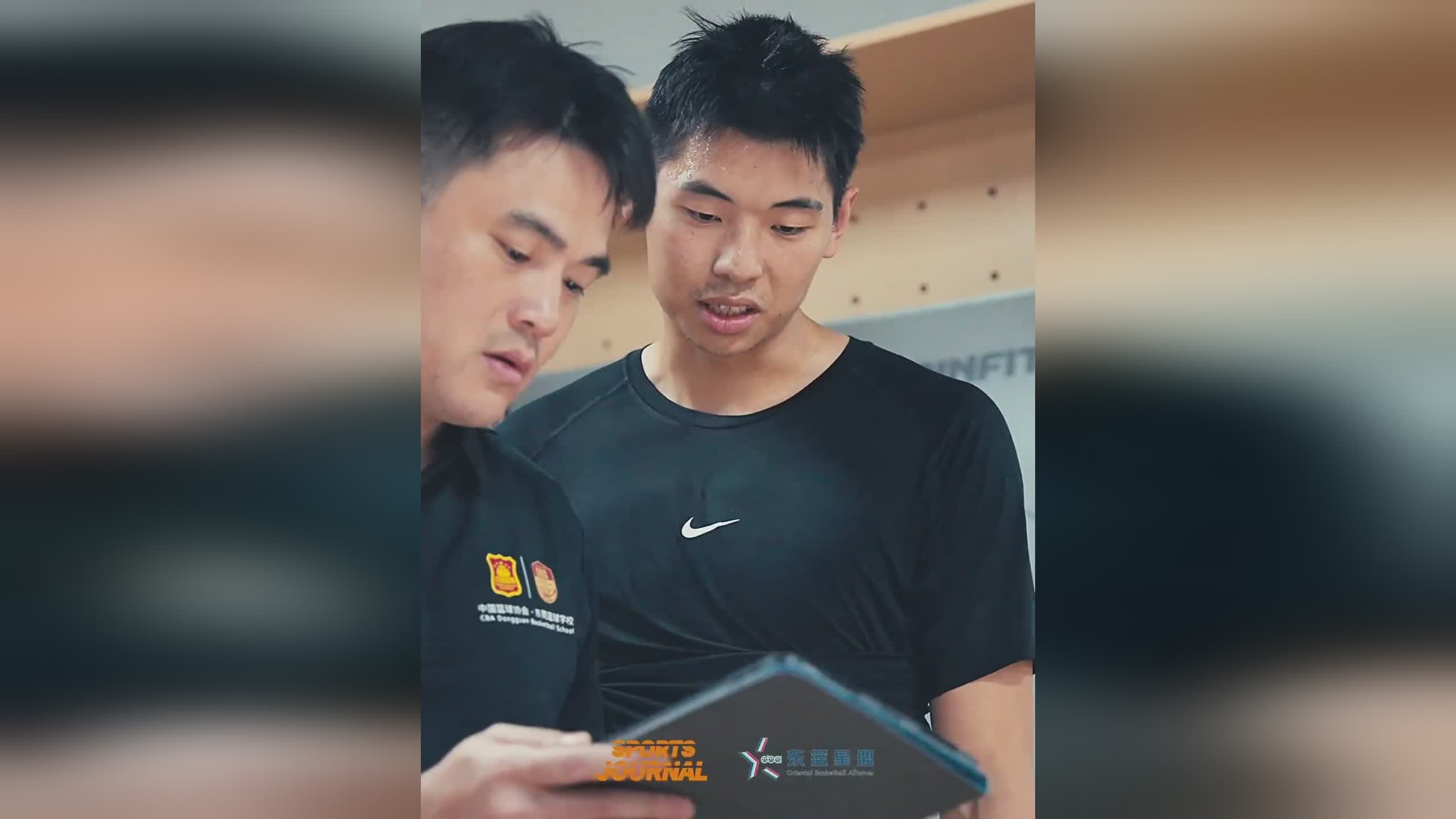 眼神坚毅！崔永熙已回到广东进行恢复训练