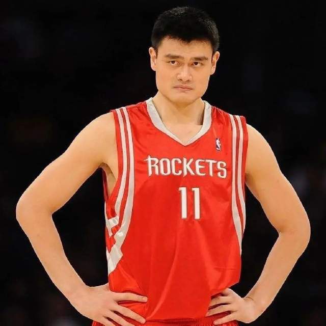 中国男篮“擎天柱”！史上最强十二人阵容，内线长城举世无双