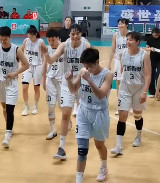 两战净胜135分！两米高塔稳定发挥又冒尖 26岁AMVP也难入女篮一队