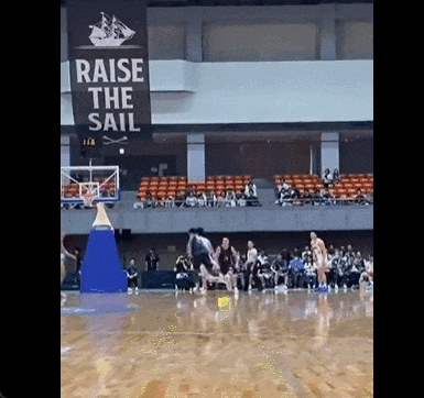 重磅首秀！12+5+6！中国男篮第一天赋前锋