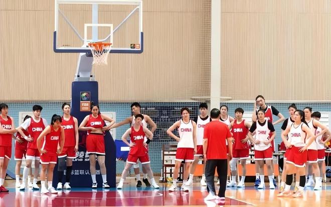 中国女篮热身赛今晚开打，十八岁小将领衔，宫鲁鸣带队