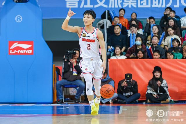 媒体人晒广东热身赛离谱统计表：对手43铁但广东58后板 徐杰25板