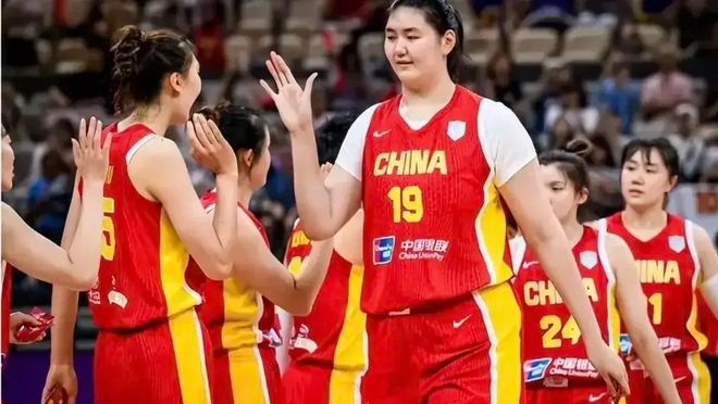 拥有“女姚明”却打不出效果，张子宇想兑现天赋女篮必须得换帅？