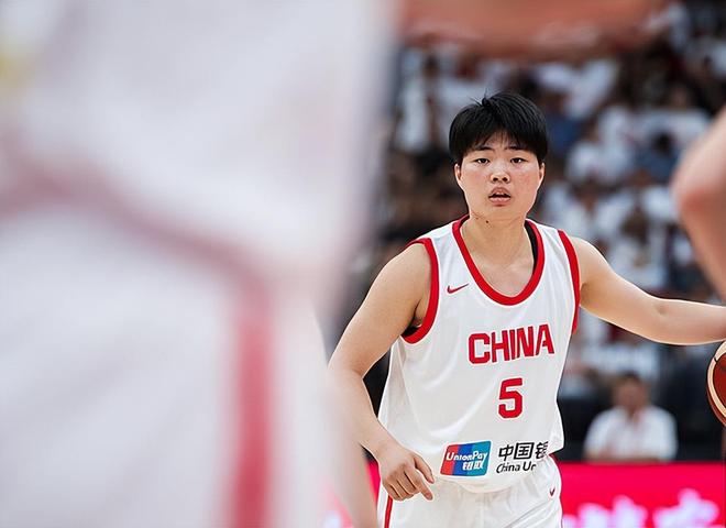 3连胜不败！中国女篮26岁王牌才是控卫答案？女版隆多四夺助攻王