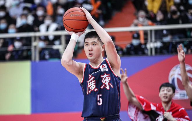 广东三大旧将现状！王薪凯曾繁日下家敲定，26岁防守大闸无人问津